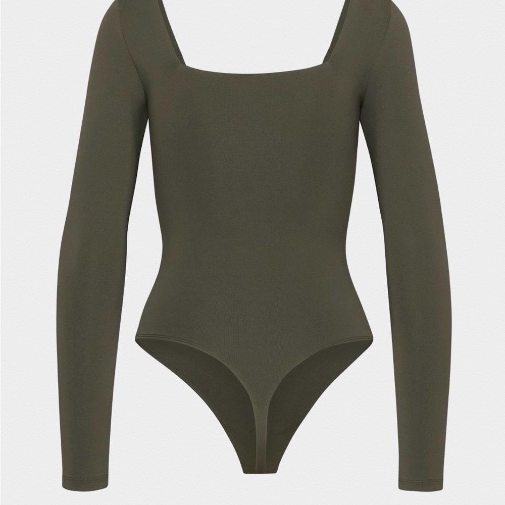 💚 Aritzia Babaton Olive Square-Neck Bodysuit | Size L | NWT - Picture 5 of 8